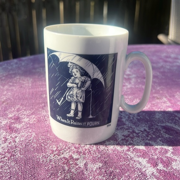 Vintage Morton Salt Mugs 1914 1921 1956 and 1968 - When It Rains It Pours - Picture 2 of 7